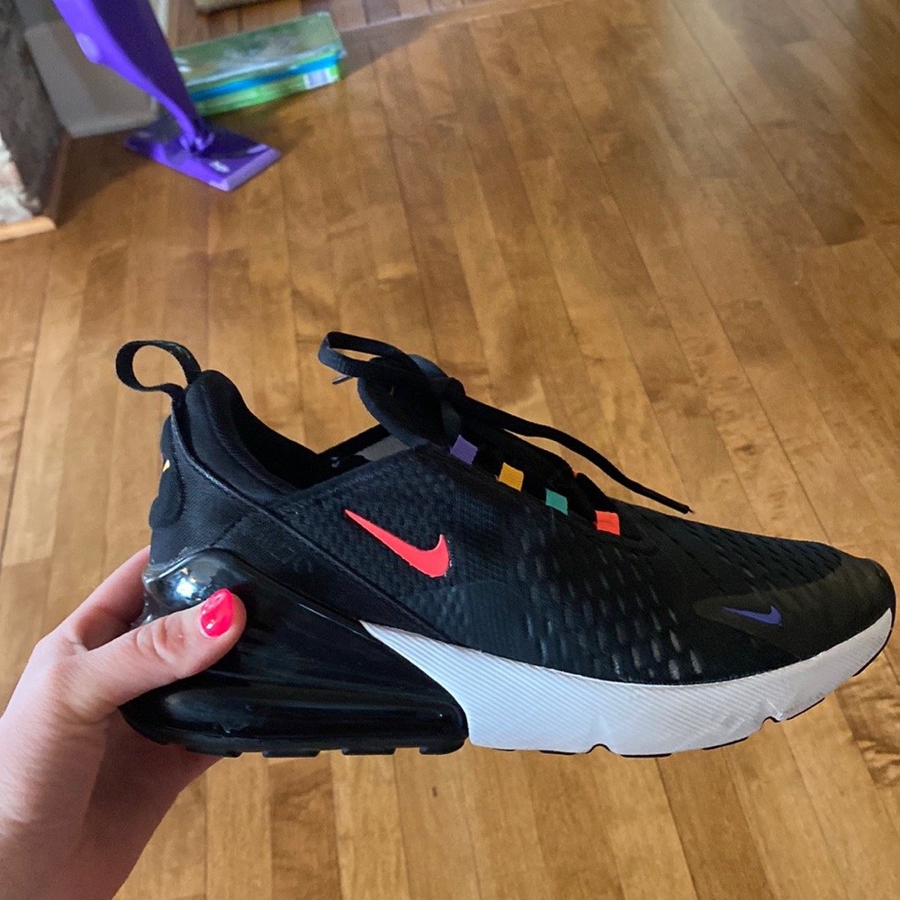 Nike 270s